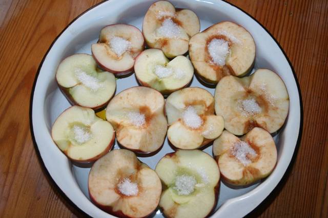 Печёные яблоки - вкусный десерт на детский праздник в агроусадьбе Белоруссии