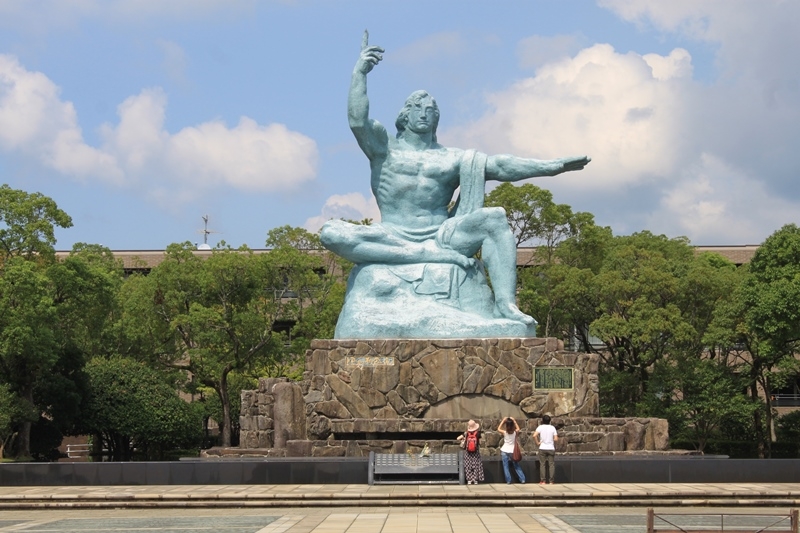 Парк Мира Нагасаки Япония - мемориал расположен в эпицентре ядерной атаки